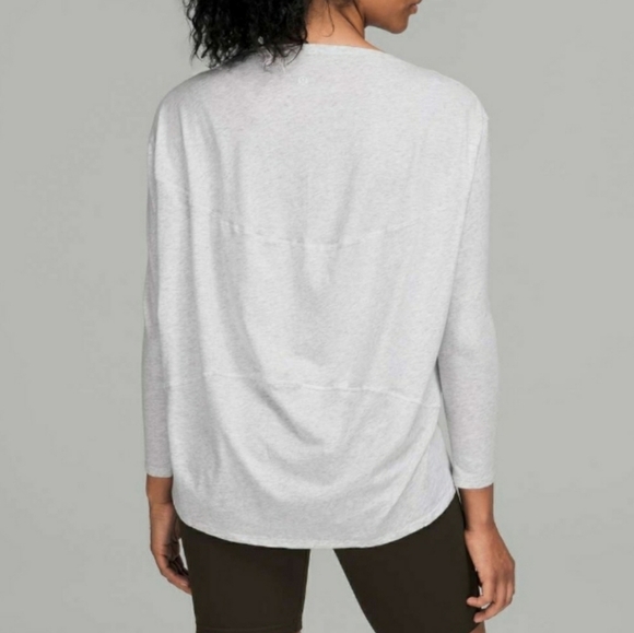 Lululemon Back in Action long sleeves shirt. Heathered light grey. Size 8. - Picture 1 of 13